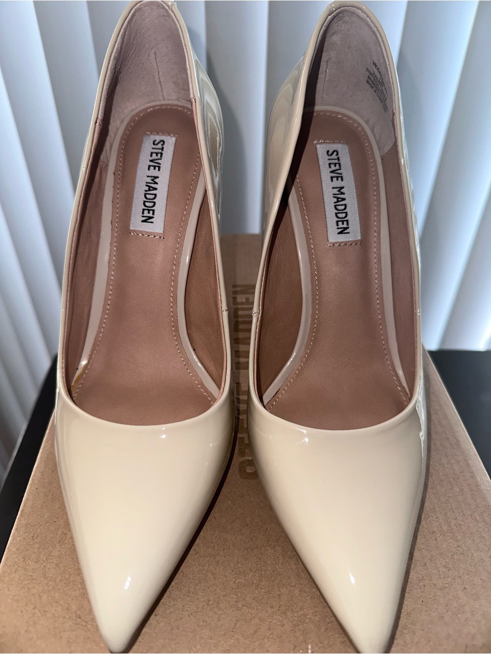Steve Madden Patent Pointed Toe Pumps in Cream